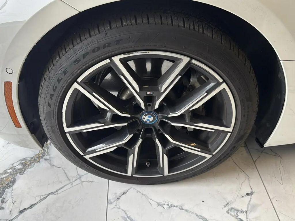 BMW i4 view 33