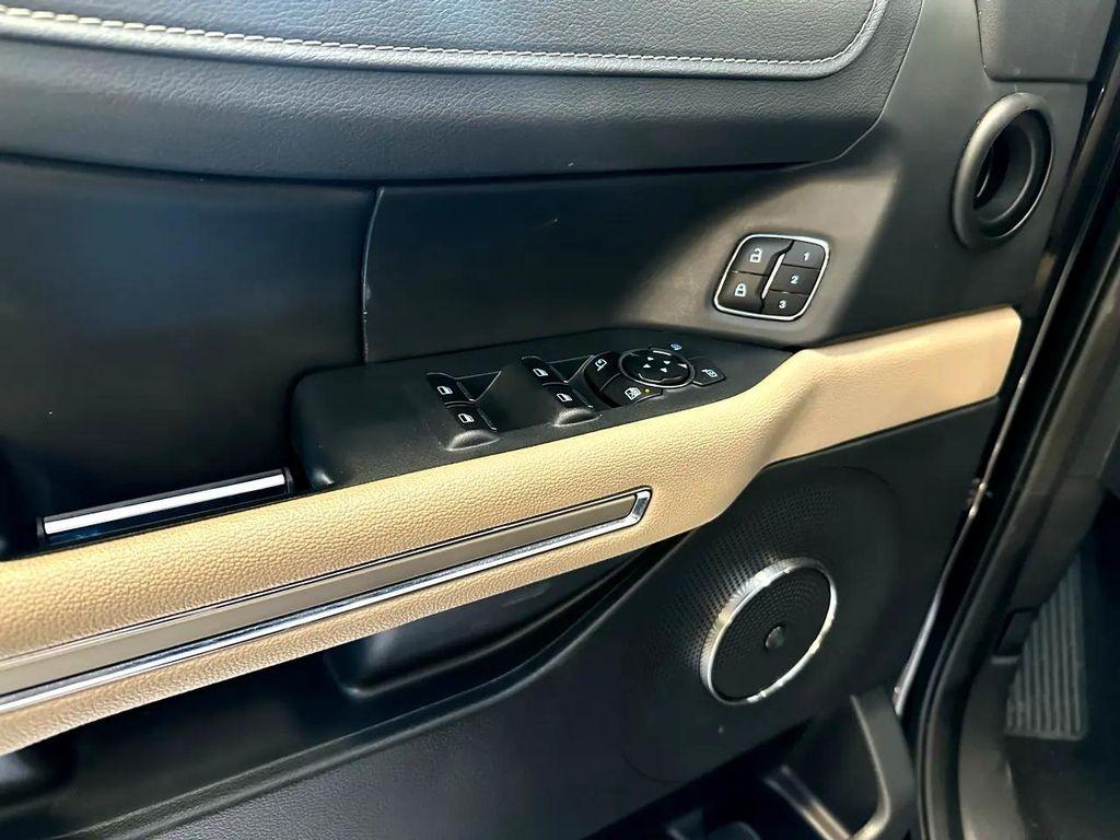 used 2024 Ford Expedition car, priced at $40,700