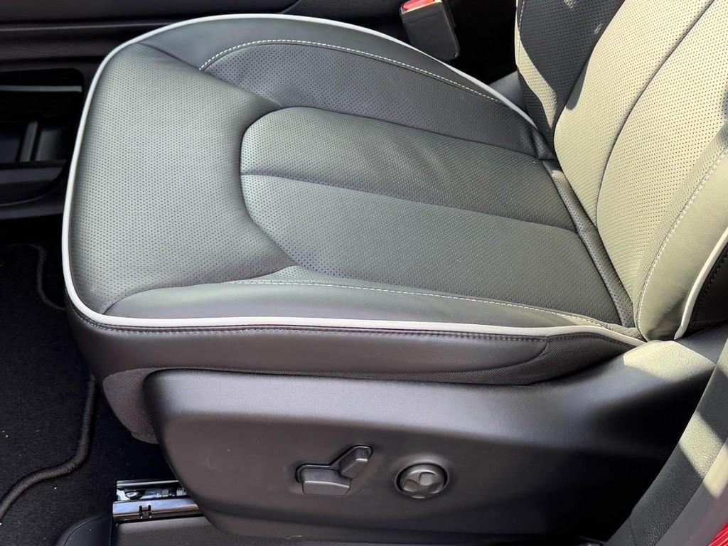 new 2026 Chrysler Pacifica car, priced at $43,428