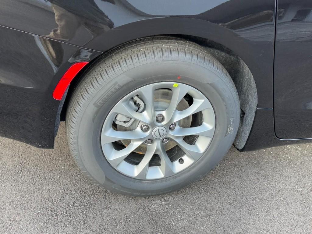 new 2026 Chrysler Pacifica car, priced at $39,344