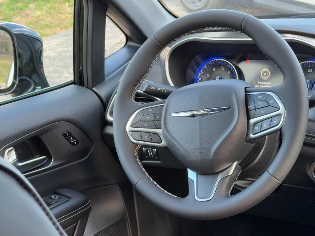 new 2026 Chrysler Pacifica car, priced at $39,344