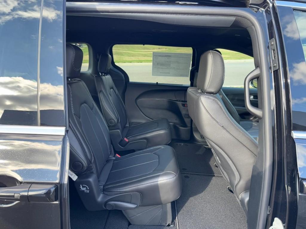 new 2026 Chrysler Pacifica car, priced at $39,344