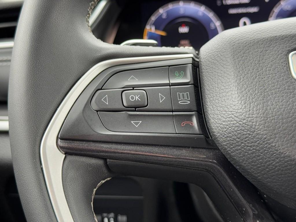 used 2023 Jeep Grand Cherokee car, priced at $28,424