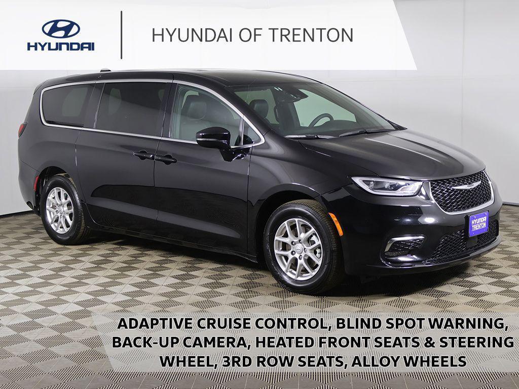 used 2025 Chrysler Pacifica car, priced at $28,999