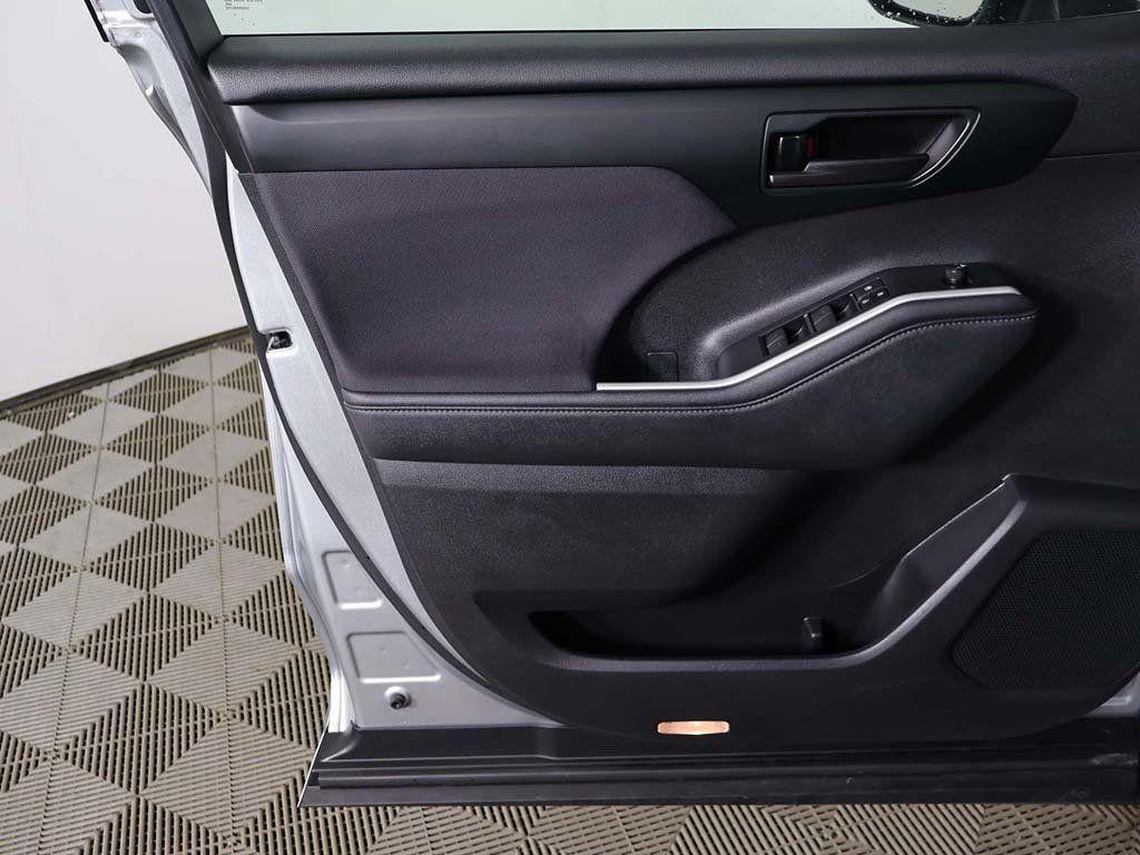 used 2024 Toyota Highlander car, priced at $29,399