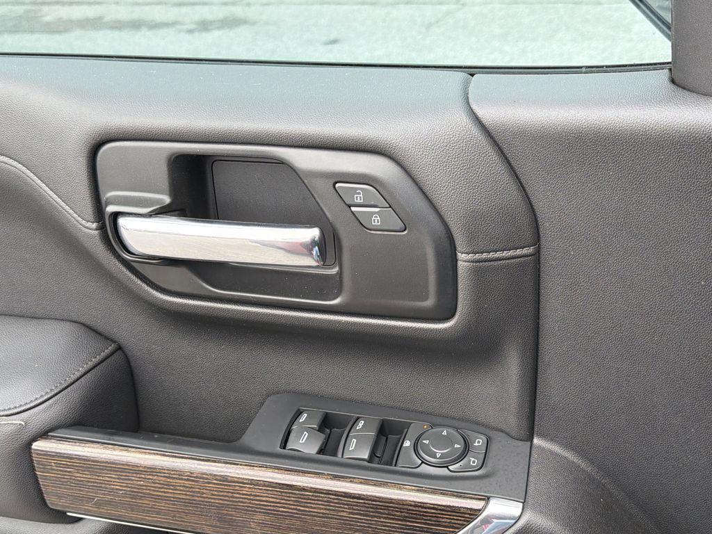 used 2022 GMC Sierra 1500 car, priced at $31,999