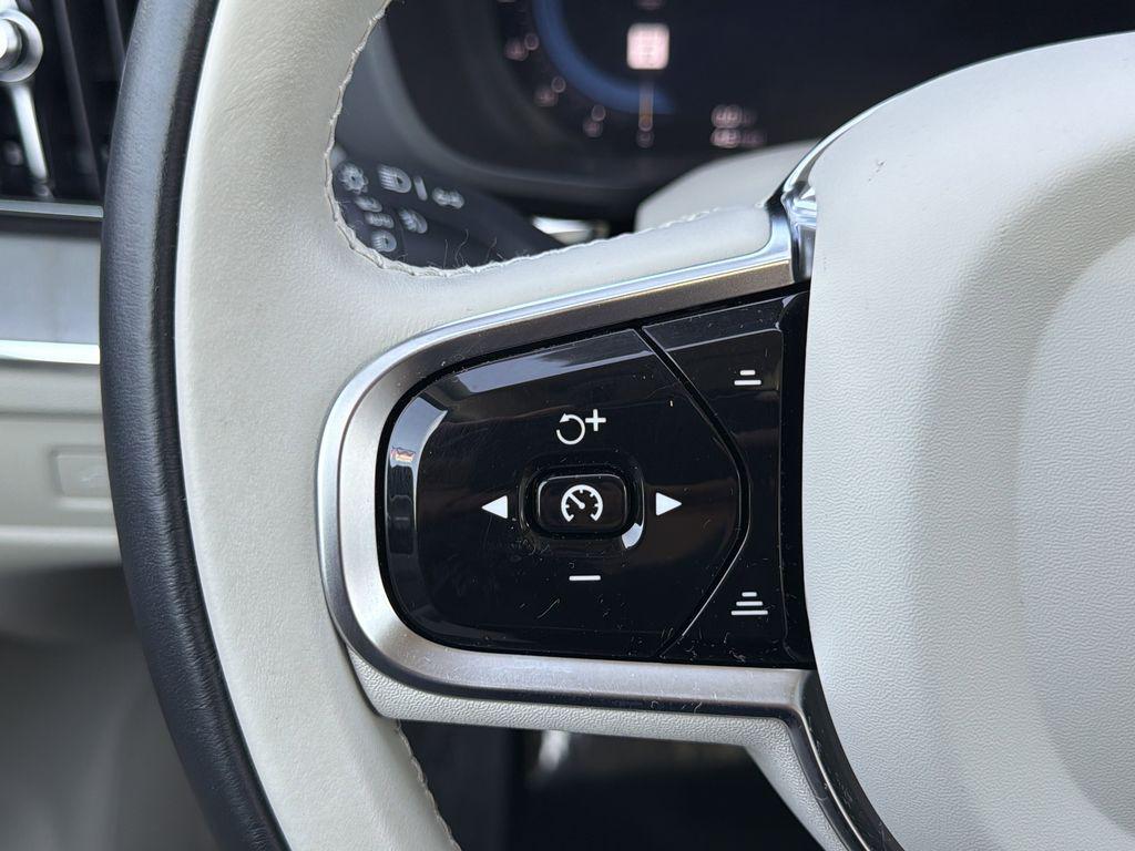 used 2024 Volvo XC60 Recharge Plug-In Hybrid car, priced at $44,587