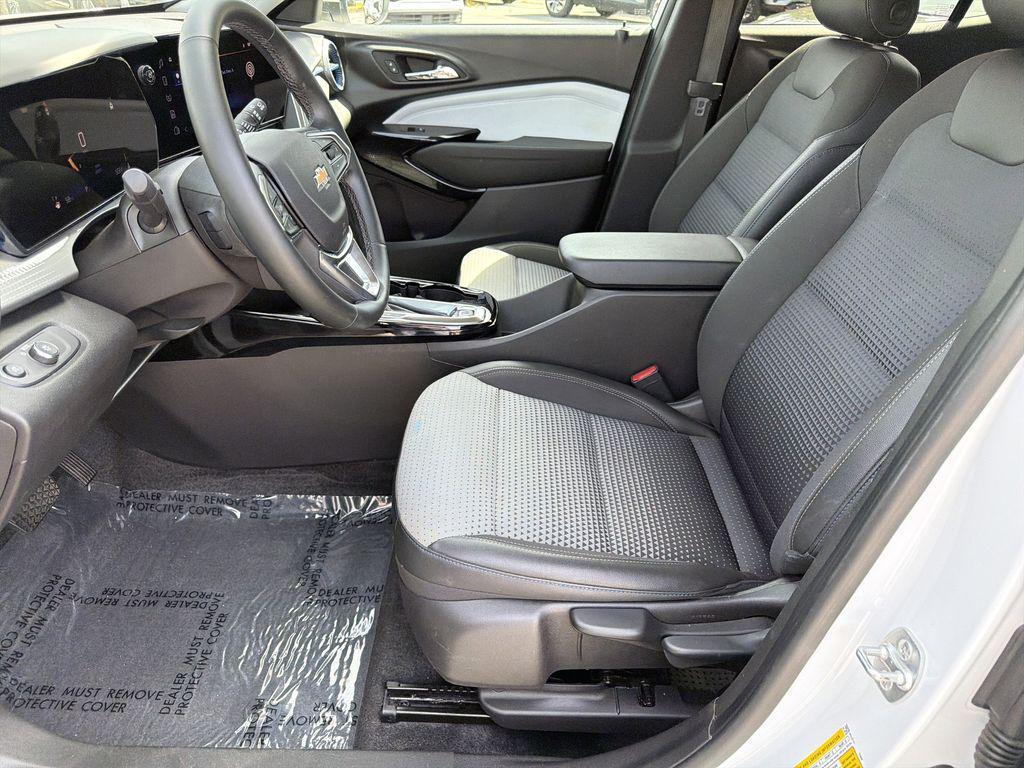used 2025 Chevrolet Trax car, priced at $23,999