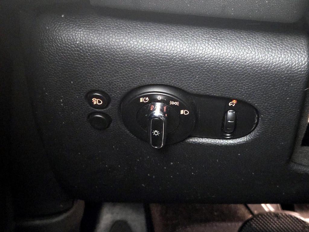 used 2023 MINI SE Hardtop car, priced at $19,998