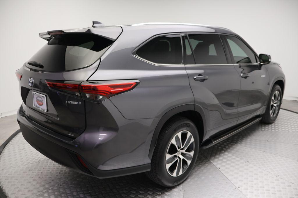 used 2021 Toyota Highlander Hybrid car, priced at $32,477