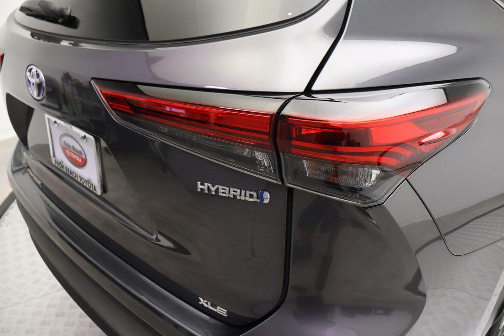 used 2021 Toyota Highlander Hybrid car, priced at $32,477