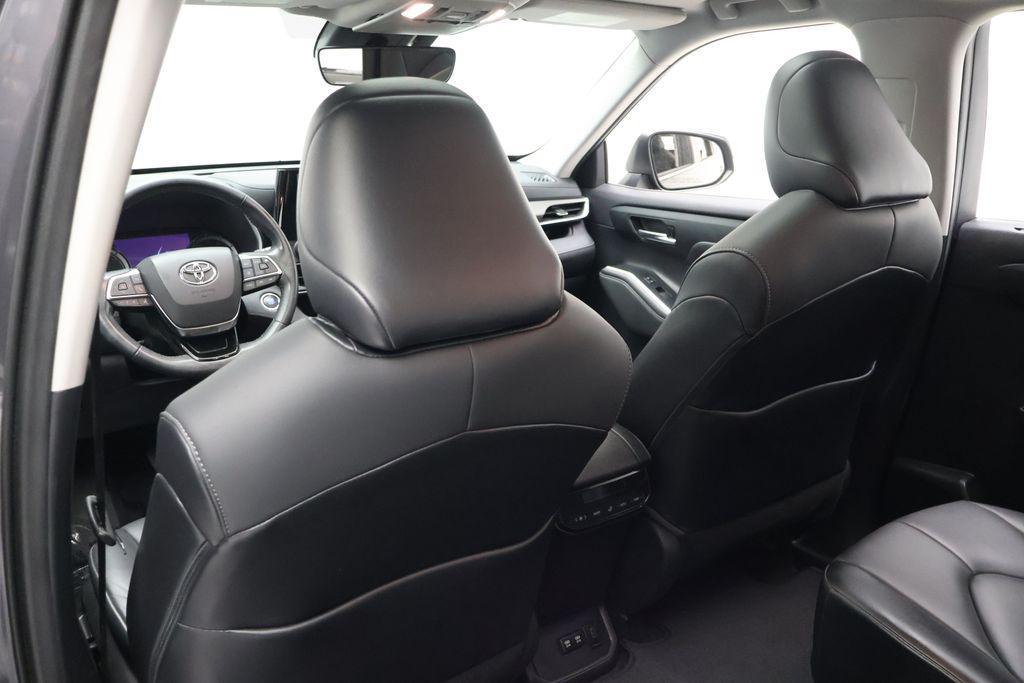 used 2021 Toyota Highlander Hybrid car, priced at $32,477