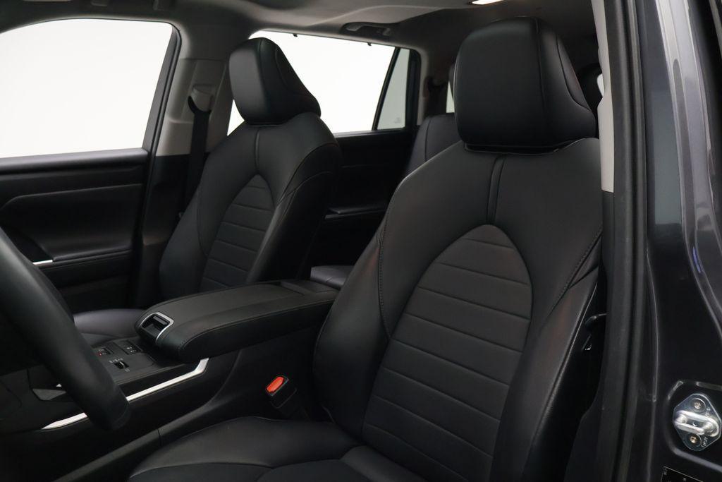 used 2021 Toyota Highlander Hybrid car, priced at $32,477