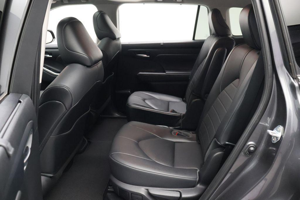 used 2021 Toyota Highlander Hybrid car, priced at $32,477