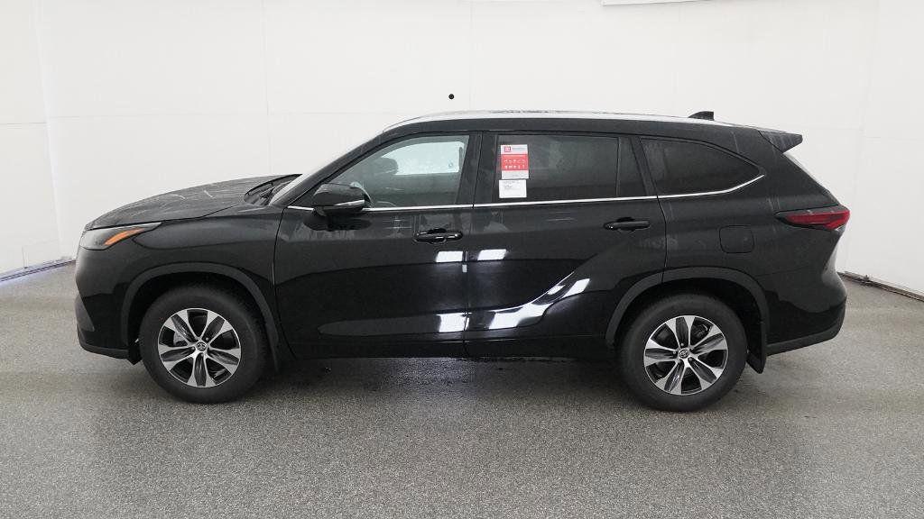 new 2026 Toyota Highlander car, priced at $48,412