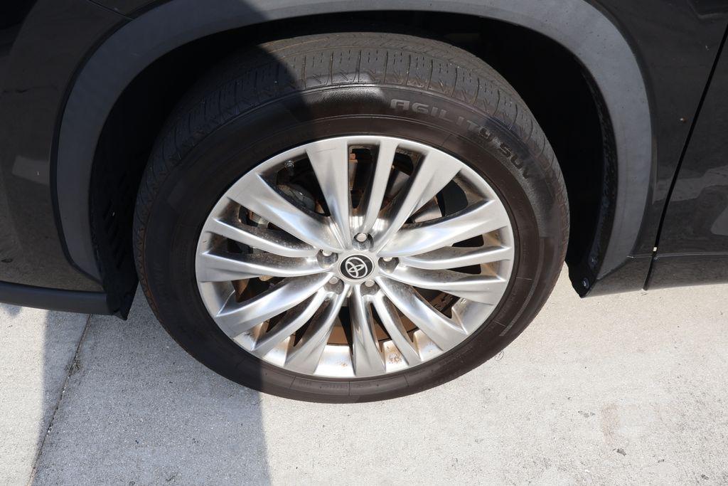 used 2023 Toyota Highlander Hybrid car, priced at $45,549