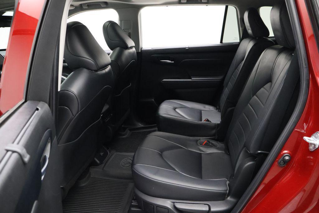 used 2023 Toyota Highlander car, priced at $32,977