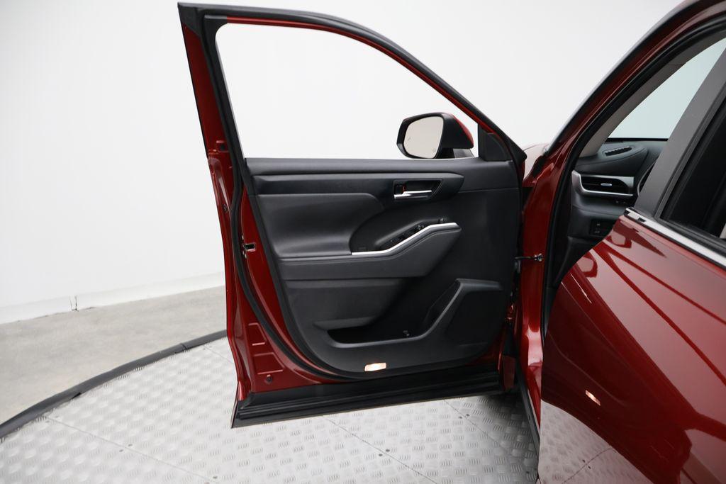 used 2023 Toyota Highlander car, priced at $32,977