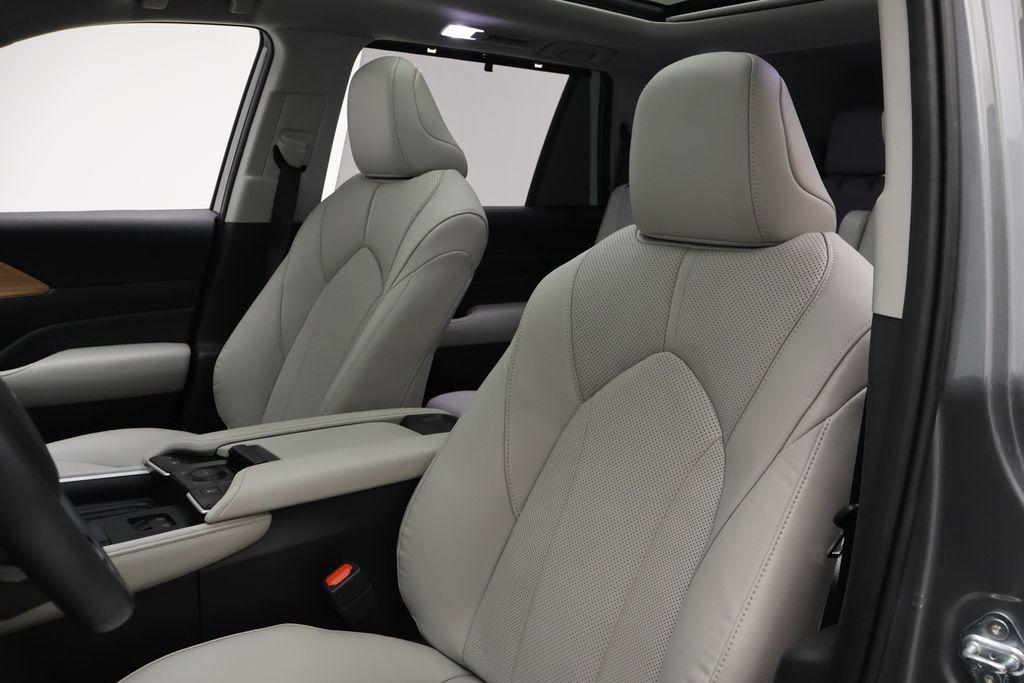 used 2025 Toyota Grand Highlander car, priced at $56,907
