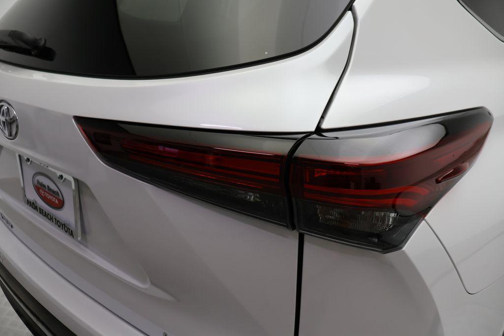 used 2024 Toyota Highlander car, priced at $42,857