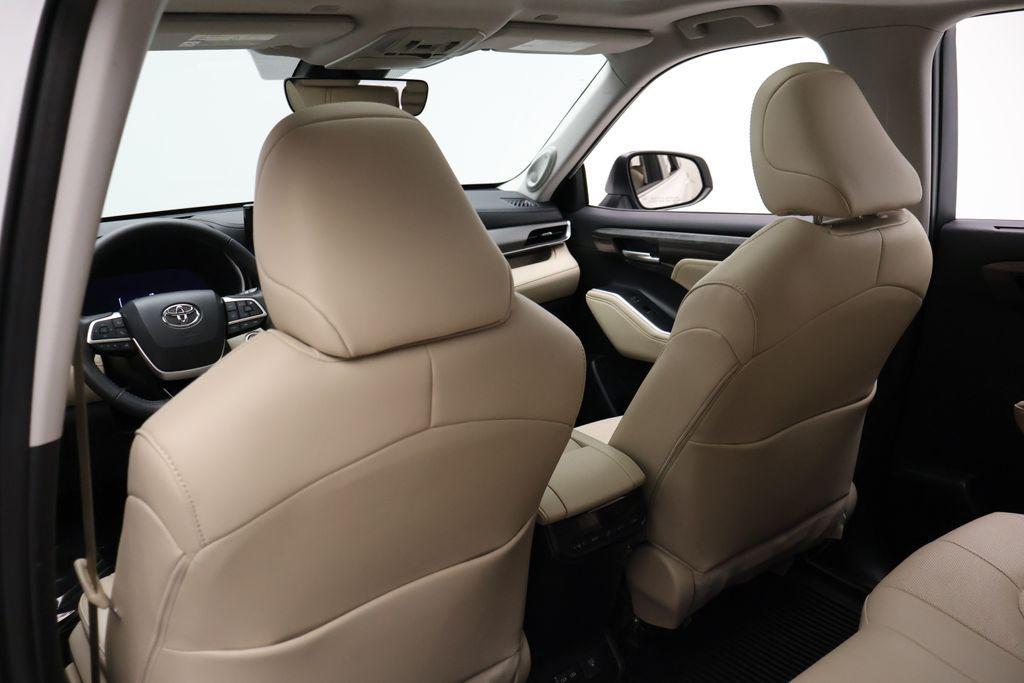 used 2024 Toyota Highlander car, priced at $42,857