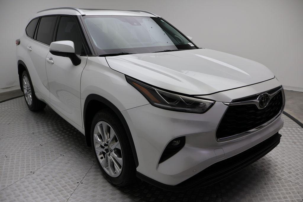 used 2024 Toyota Highlander car, priced at $42,857