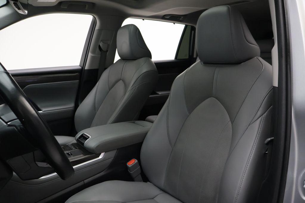used 2021 Toyota Highlander car, priced at $25,813