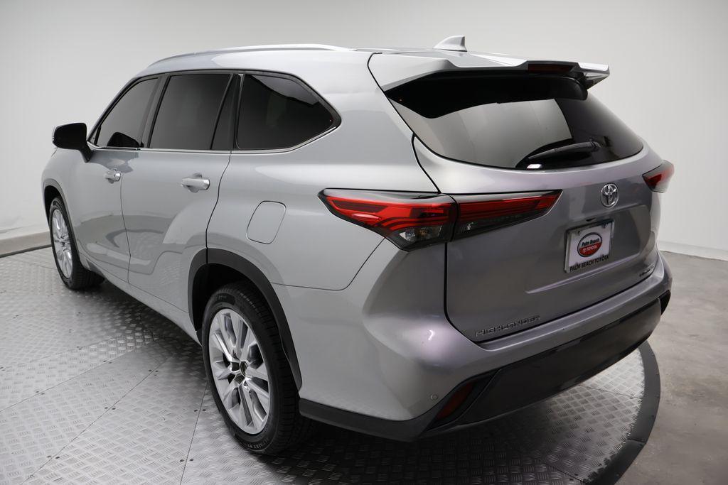 used 2021 Toyota Highlander car, priced at $25,813