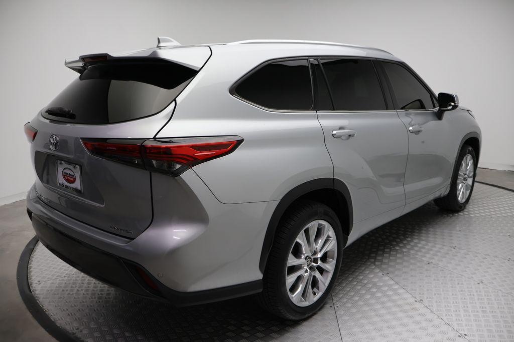 used 2021 Toyota Highlander car, priced at $25,813