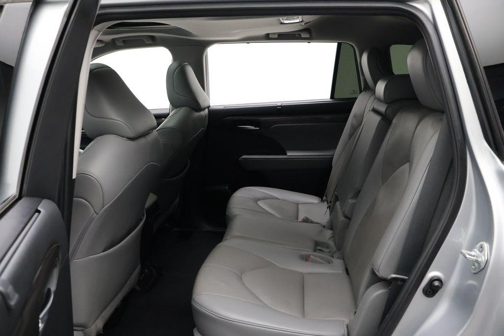 used 2021 Toyota Highlander car, priced at $25,813