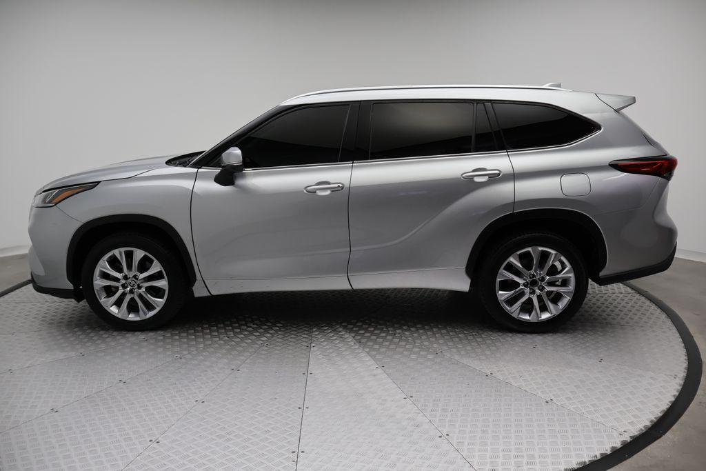used 2021 Toyota Highlander car, priced at $25,813
