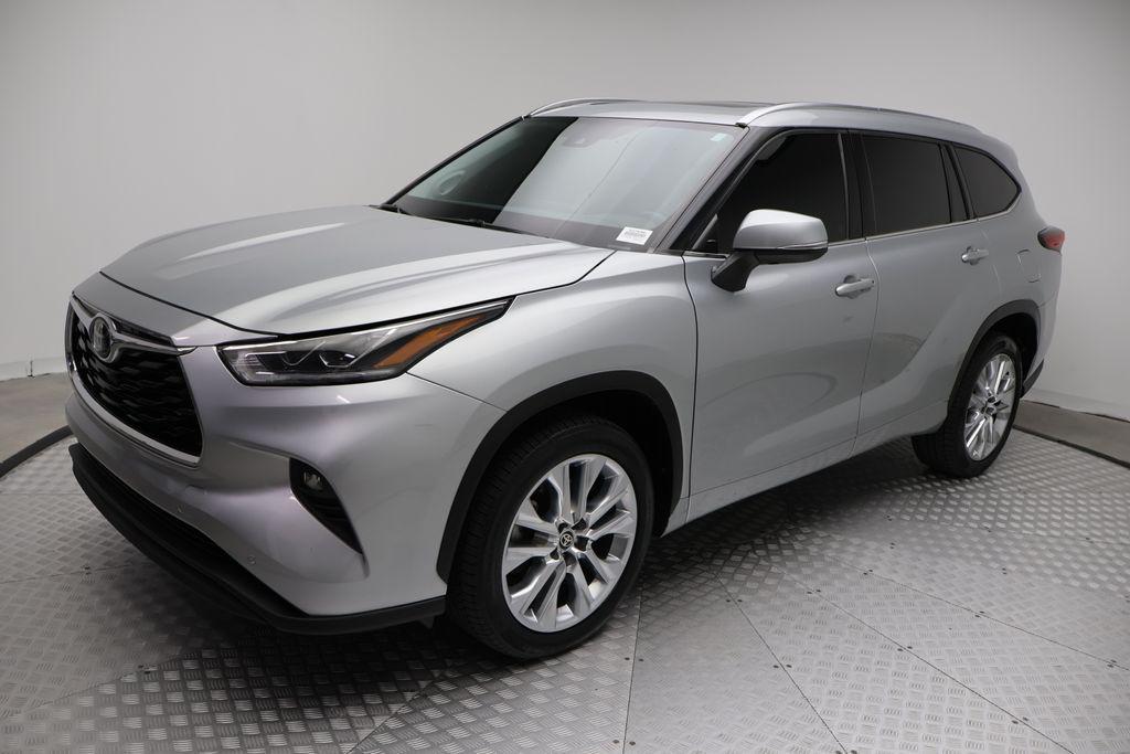 used 2021 Toyota Highlander car, priced at $25,813