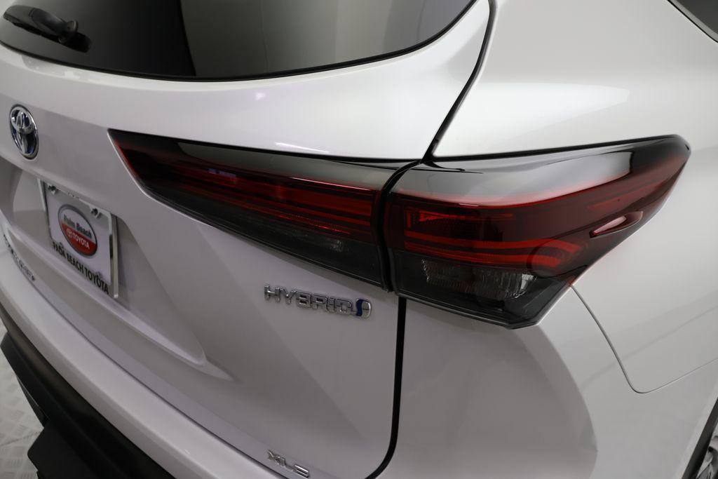 used 2024 Toyota Highlander Hybrid car, priced at $42,877