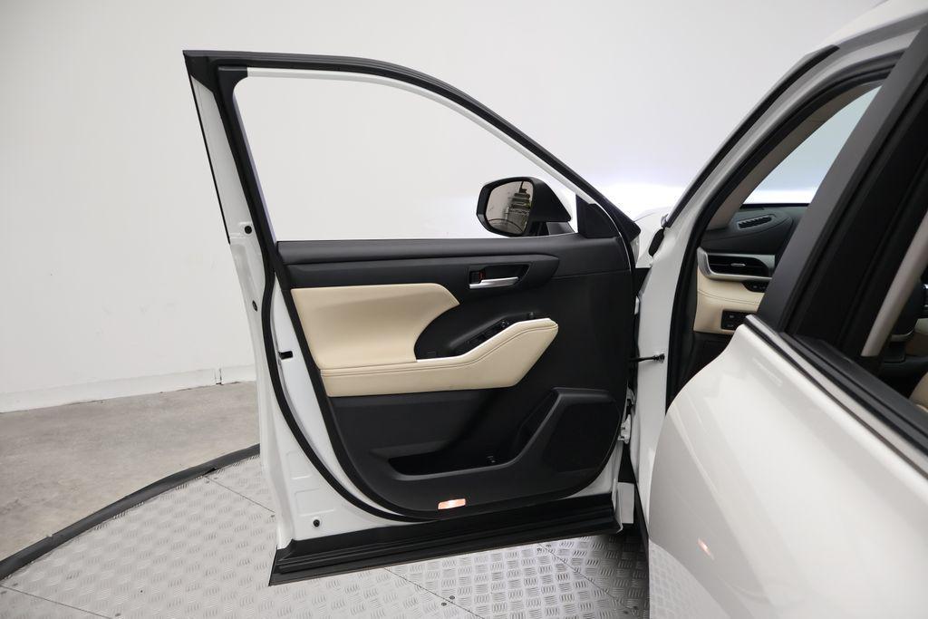 used 2024 Toyota Highlander Hybrid car, priced at $42,877