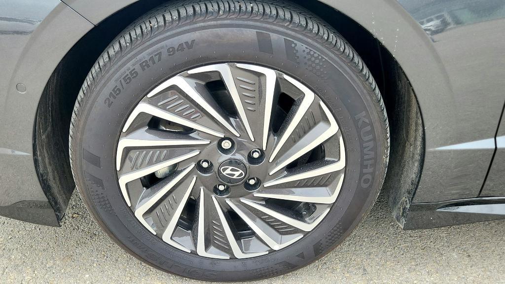 used 2025 Hyundai Sonata Hybrid car, priced at $35,245