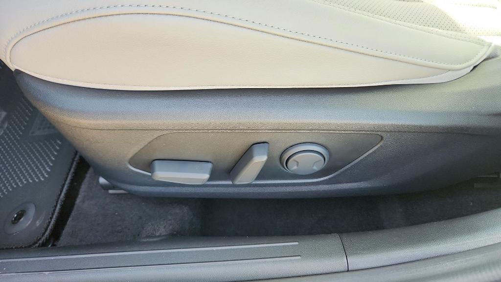 new 2025 Hyundai Elantra car, priced at $25,993