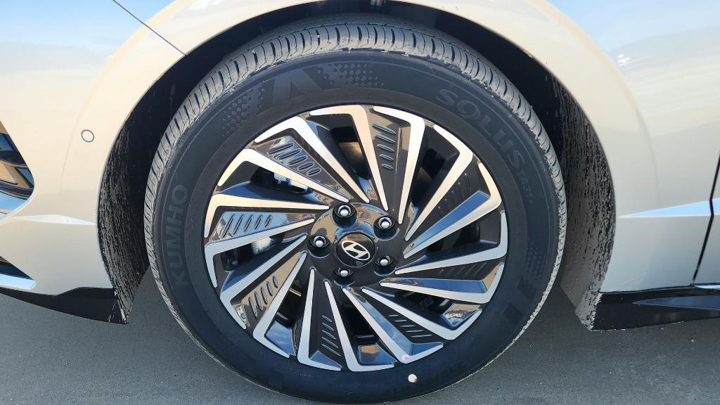 new 2026 Hyundai Sonata Hybrid car, priced at $37,010