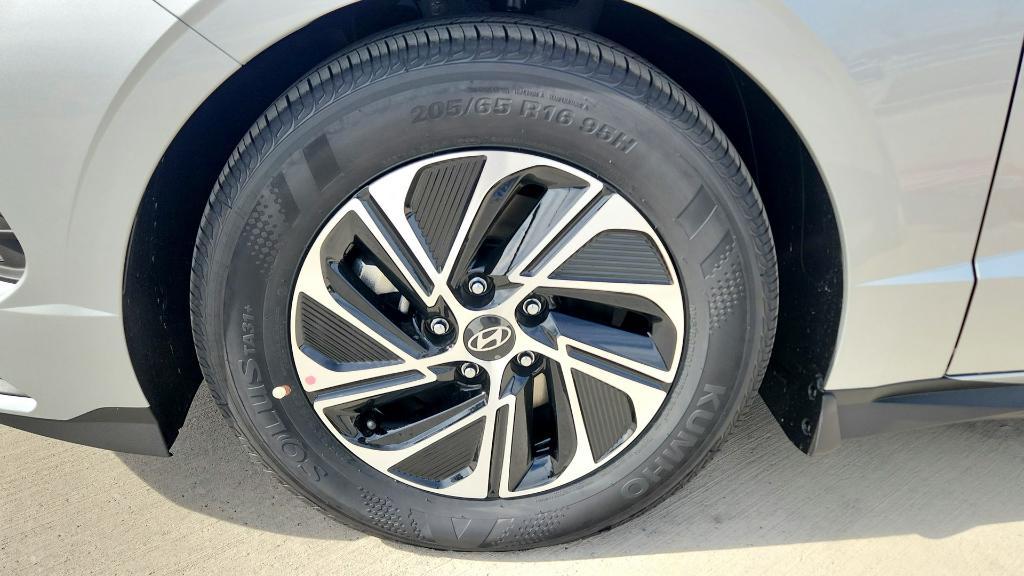 new 2026 Hyundai Sonata Hybrid car, priced at $28,090