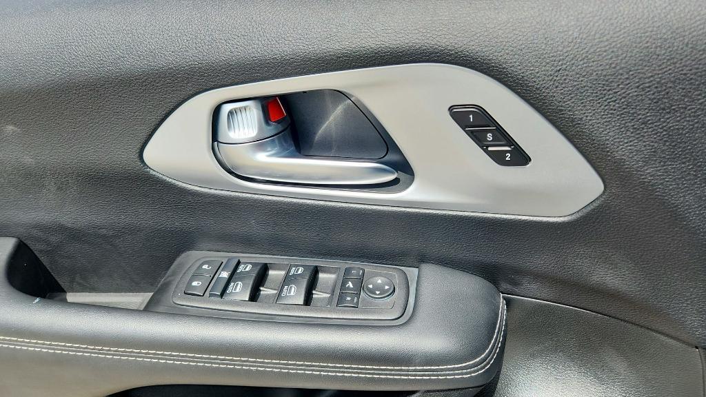 used 2025 Chrysler Pacifica car, priced at $35,245