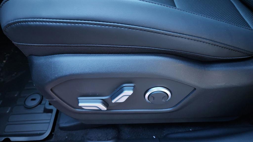 used 2025 Hyundai Santa Fe car, priced at $35,422