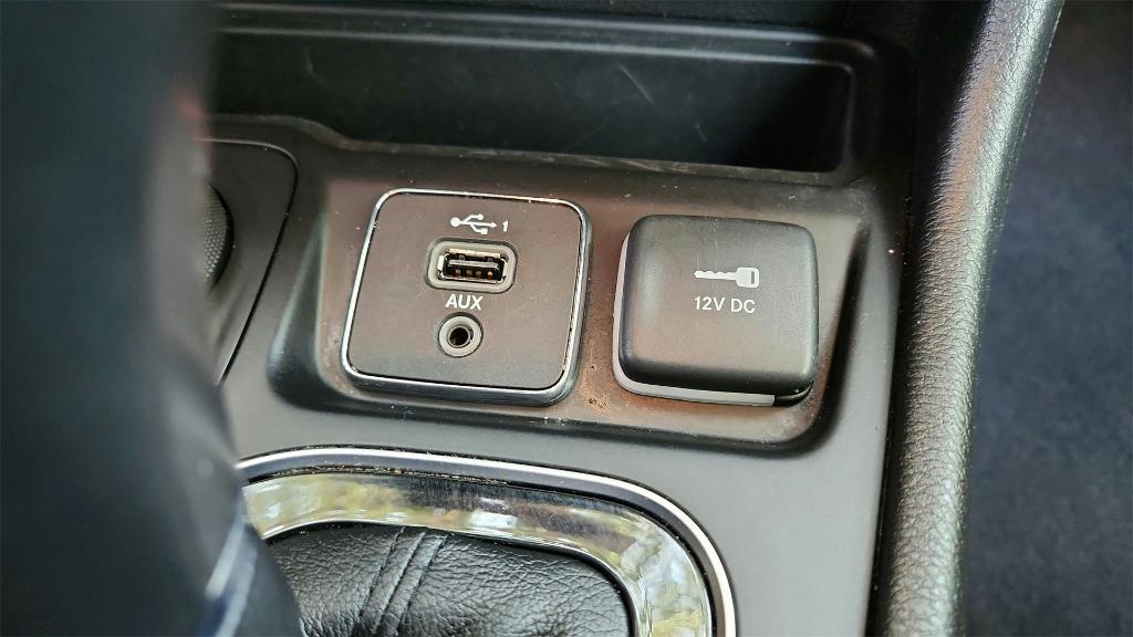 used 2023 Jeep Cherokee car, priced at $19,995