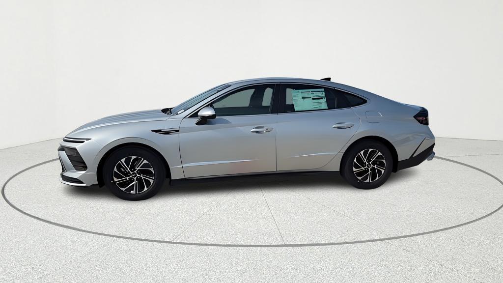 new 2026 Hyundai Sonata Hybrid car, priced at $28,097