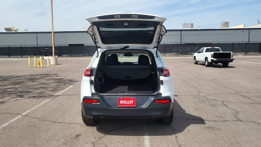 used 2015 Jeep Cherokee car, priced at $11,900