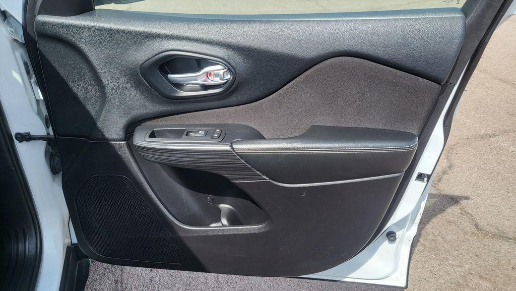 used 2015 Jeep Cherokee car, priced at $11,900