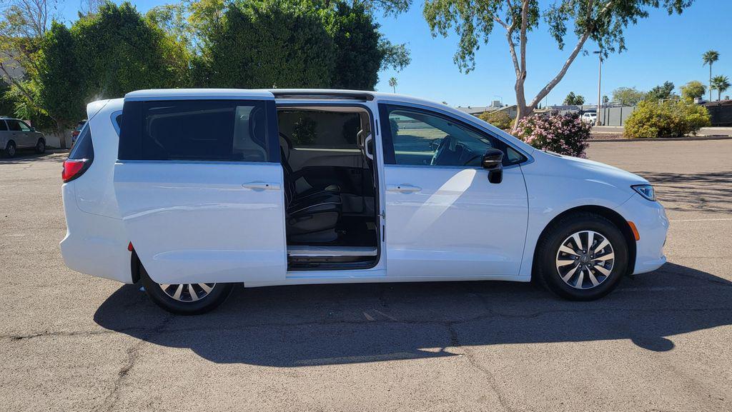 used 2024 Chrysler Pacifica Hybrid car, priced at $30,500