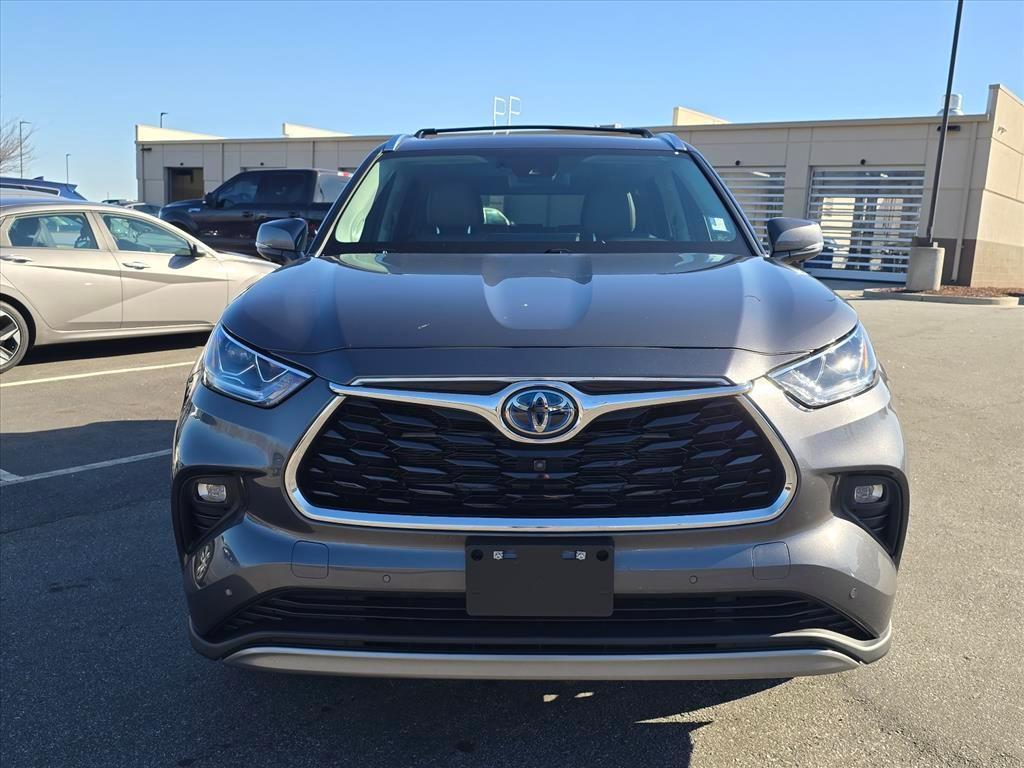used 2023 Toyota Highlander Hybrid car, priced at $44,054