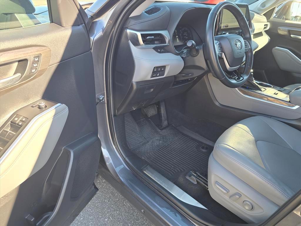 used 2023 Toyota Highlander Hybrid car, priced at $44,054