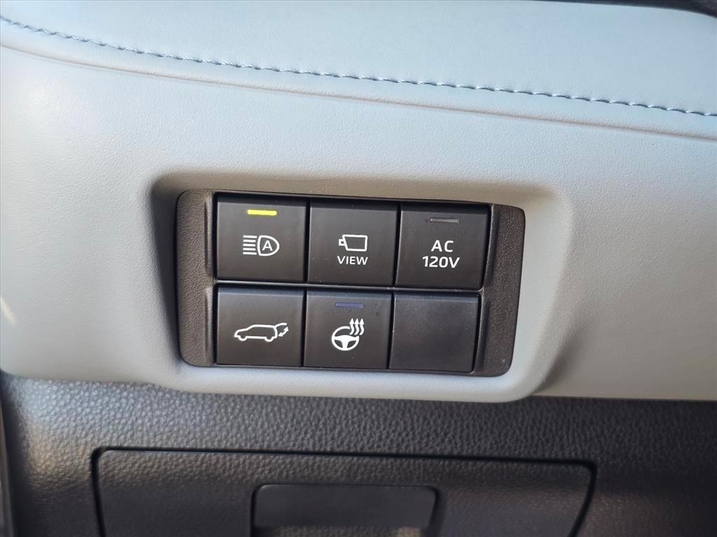 used 2023 Toyota Highlander Hybrid car, priced at $44,054