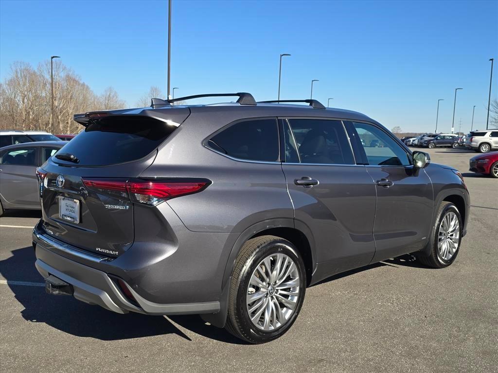 used 2023 Toyota Highlander Hybrid car, priced at $44,054