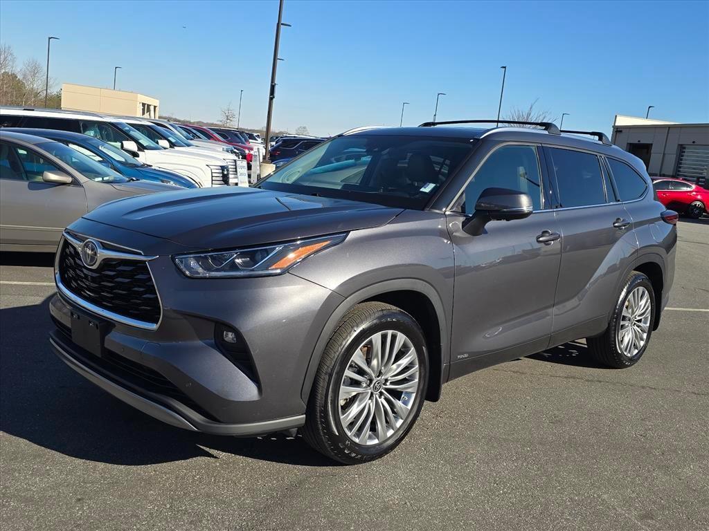 used 2023 Toyota Highlander Hybrid car, priced at $44,054